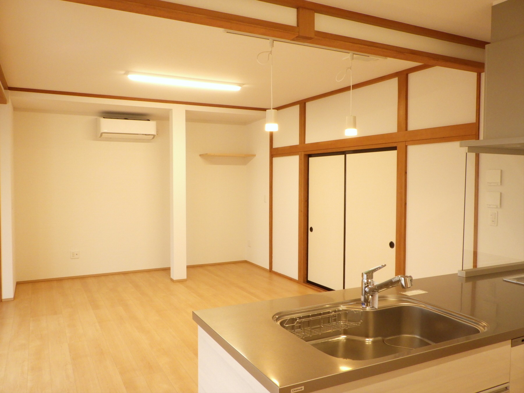 T HOUSE
